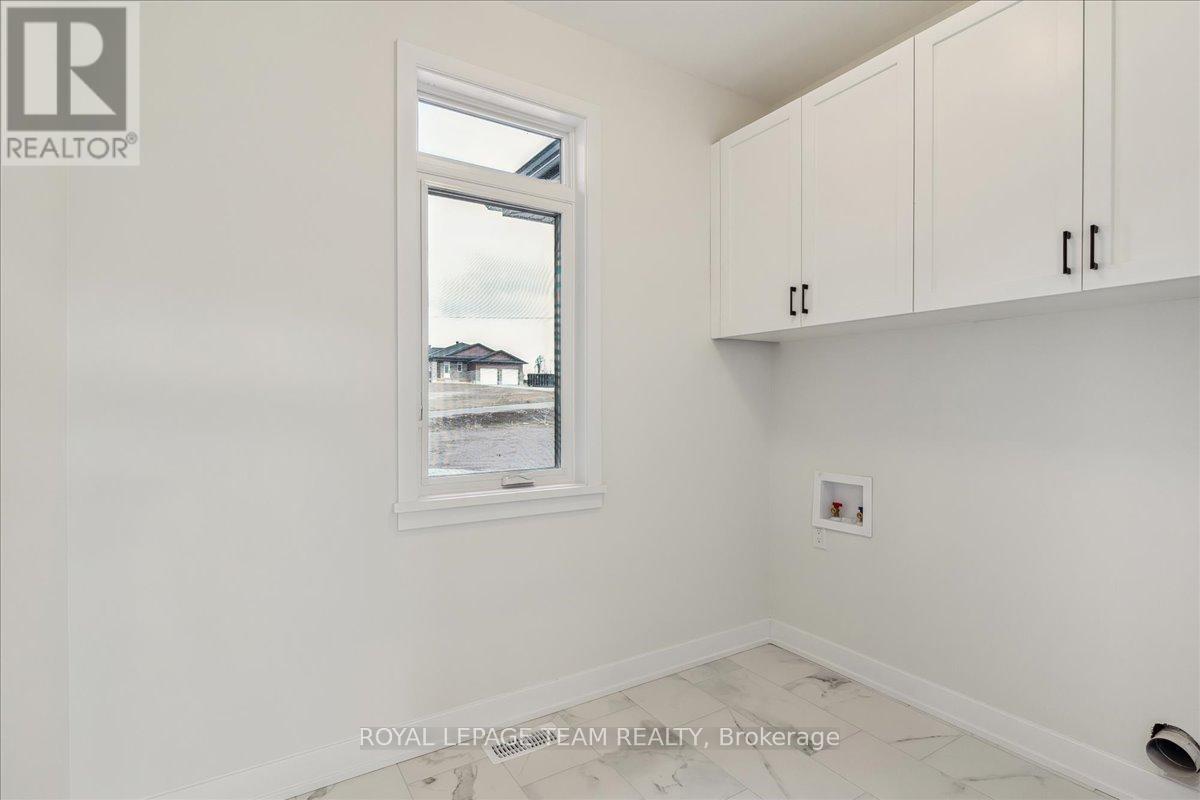 Photo 2 of 91 Hogan Drive, Mcnab Braeside ON