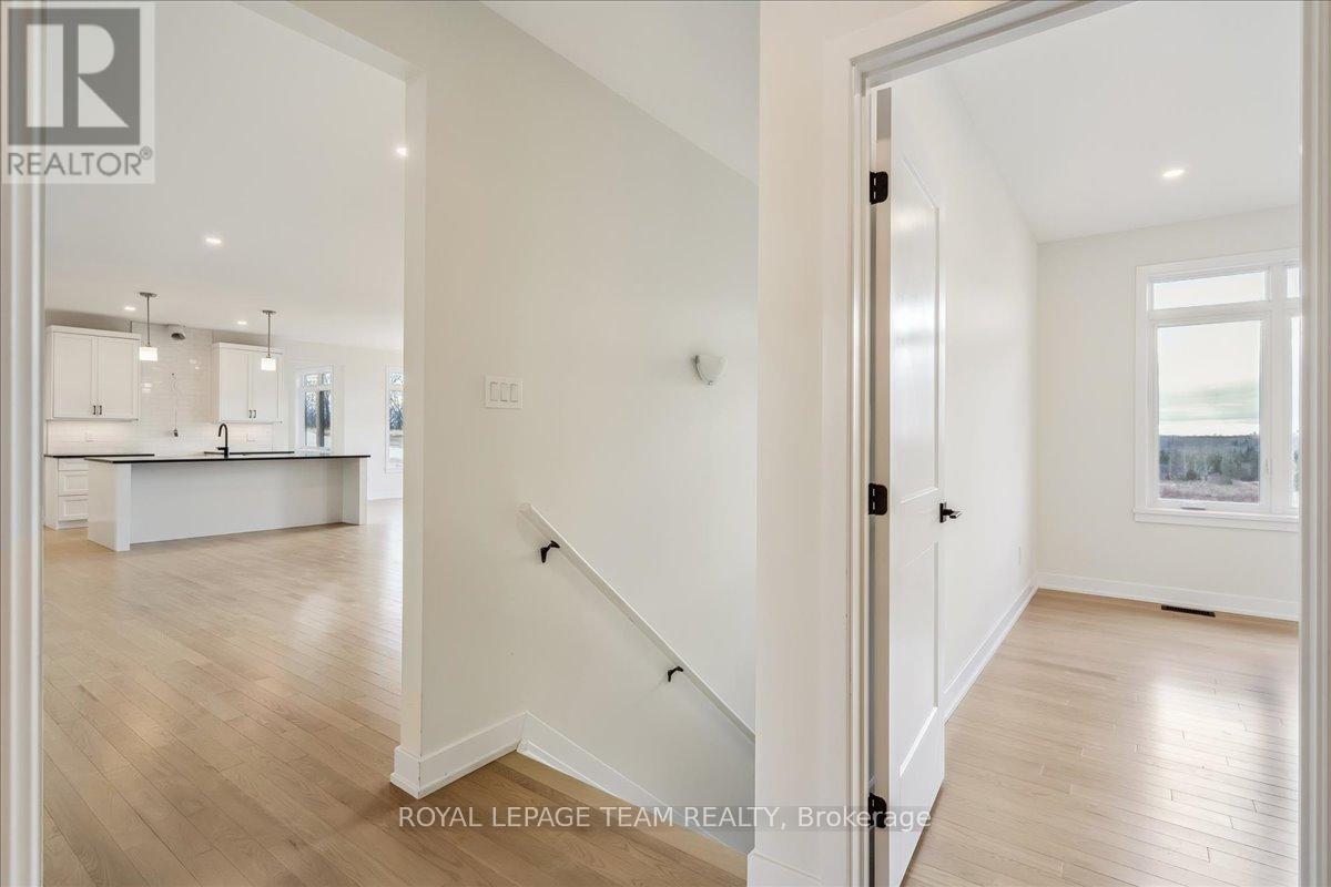Photo 27 of 91 Hogan Drive, Mcnab Braeside ON