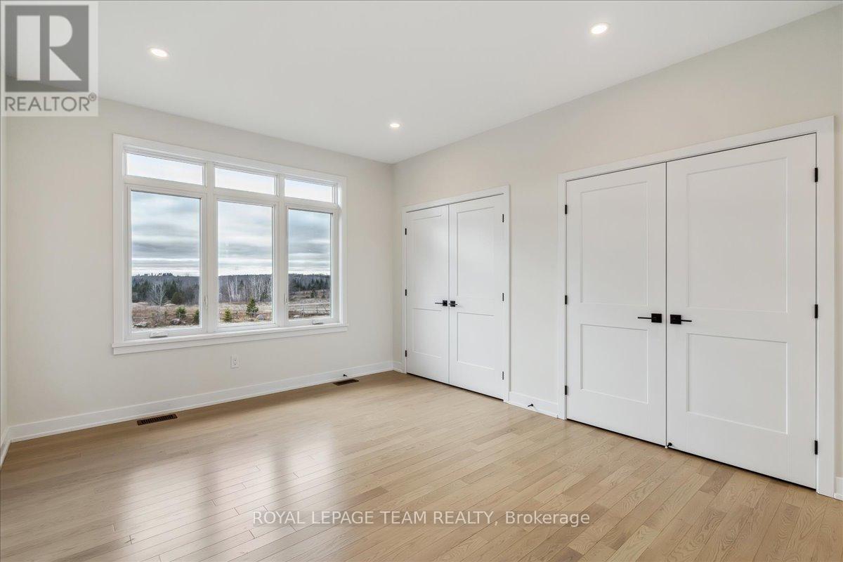 Photo 34 of 91 Hogan Drive, Mcnab Braeside ON