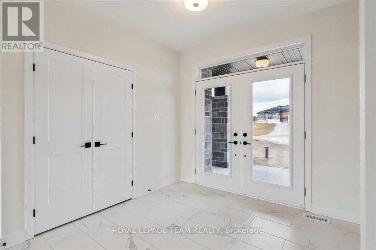 Photo 5 of 91 Hogan Drive, Mcnab Braeside ON