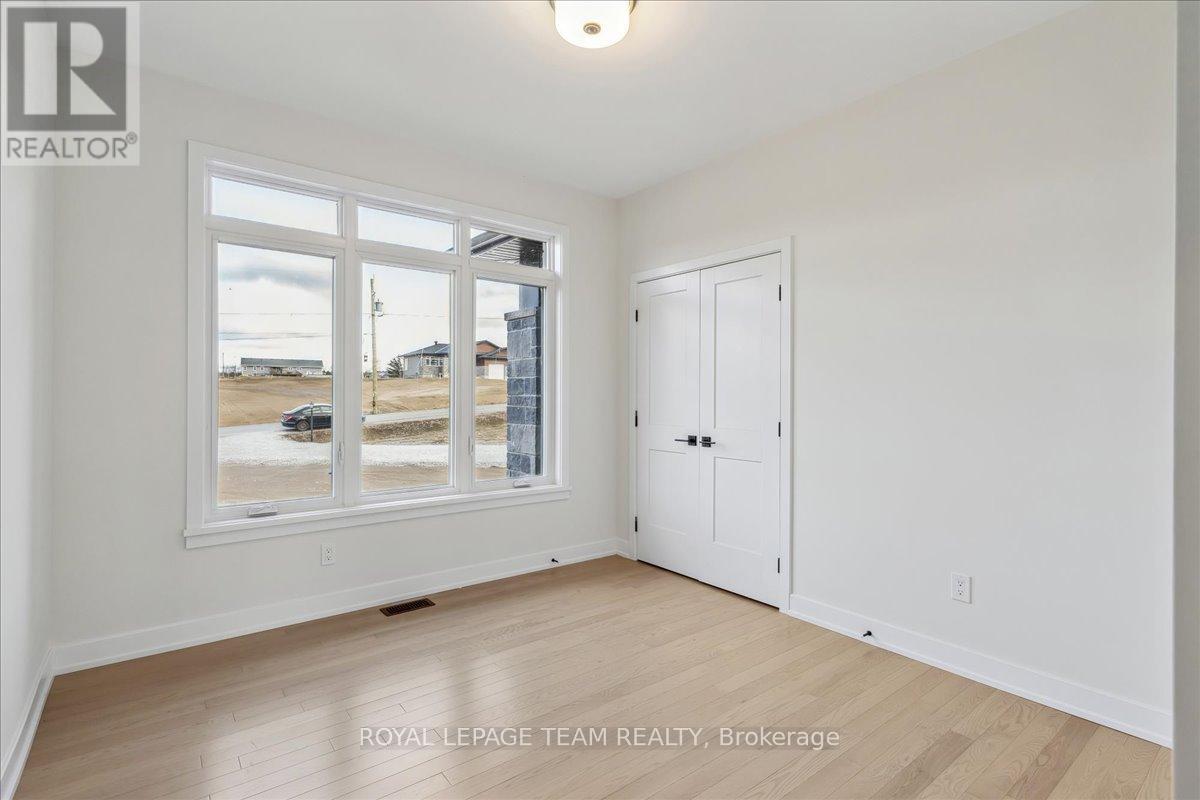 Photo 29 of 91 Hogan Drive, Mcnab Braeside ON