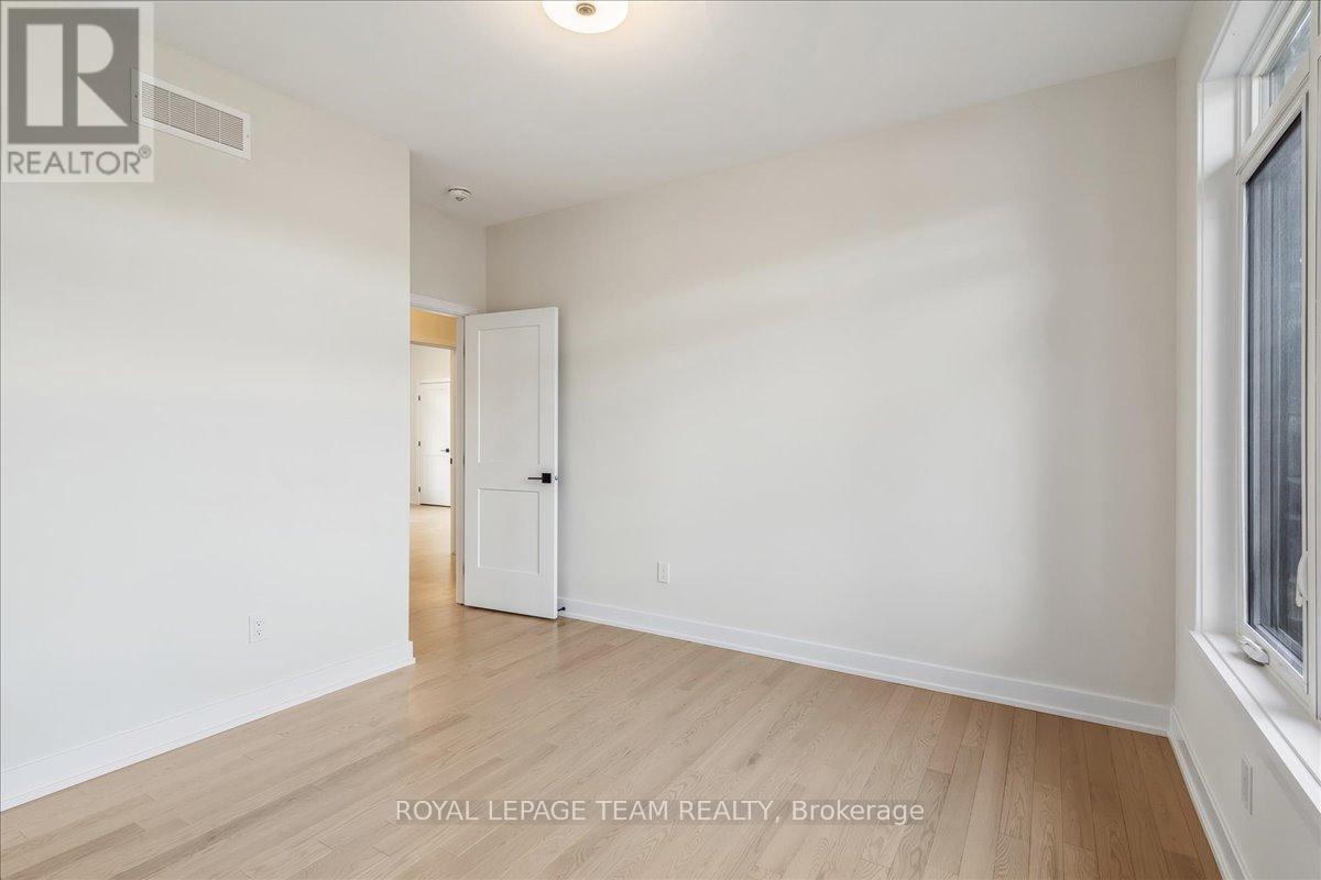 Photo 8 of 91 Hogan Drive, Mcnab Braeside ON