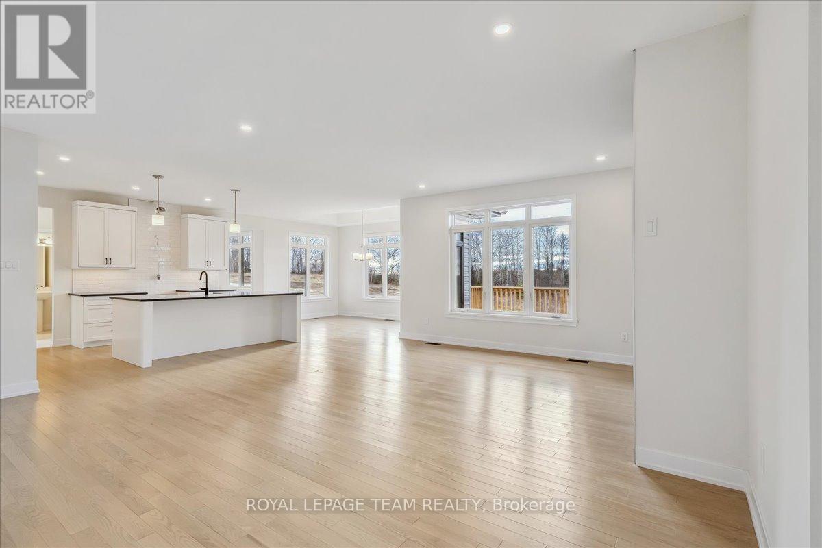 Photo 10 of 91 Hogan Drive, Mcnab Braeside ON
