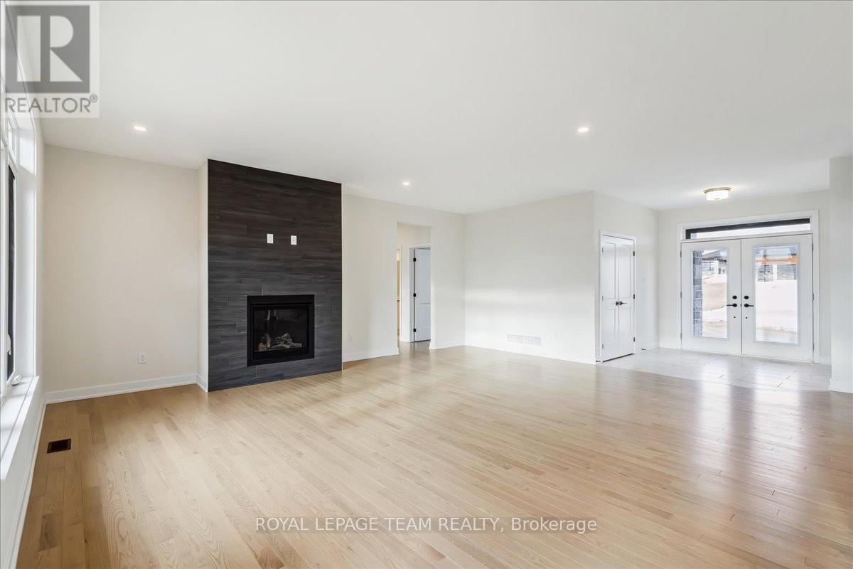 Photo 6 of 91 Hogan Drive, Mcnab Braeside ON