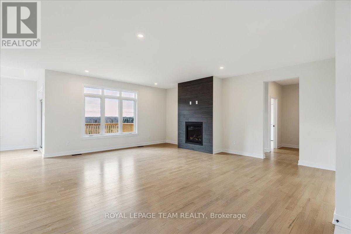 Photo 15 of 91 Hogan Drive, Mcnab Braeside ON