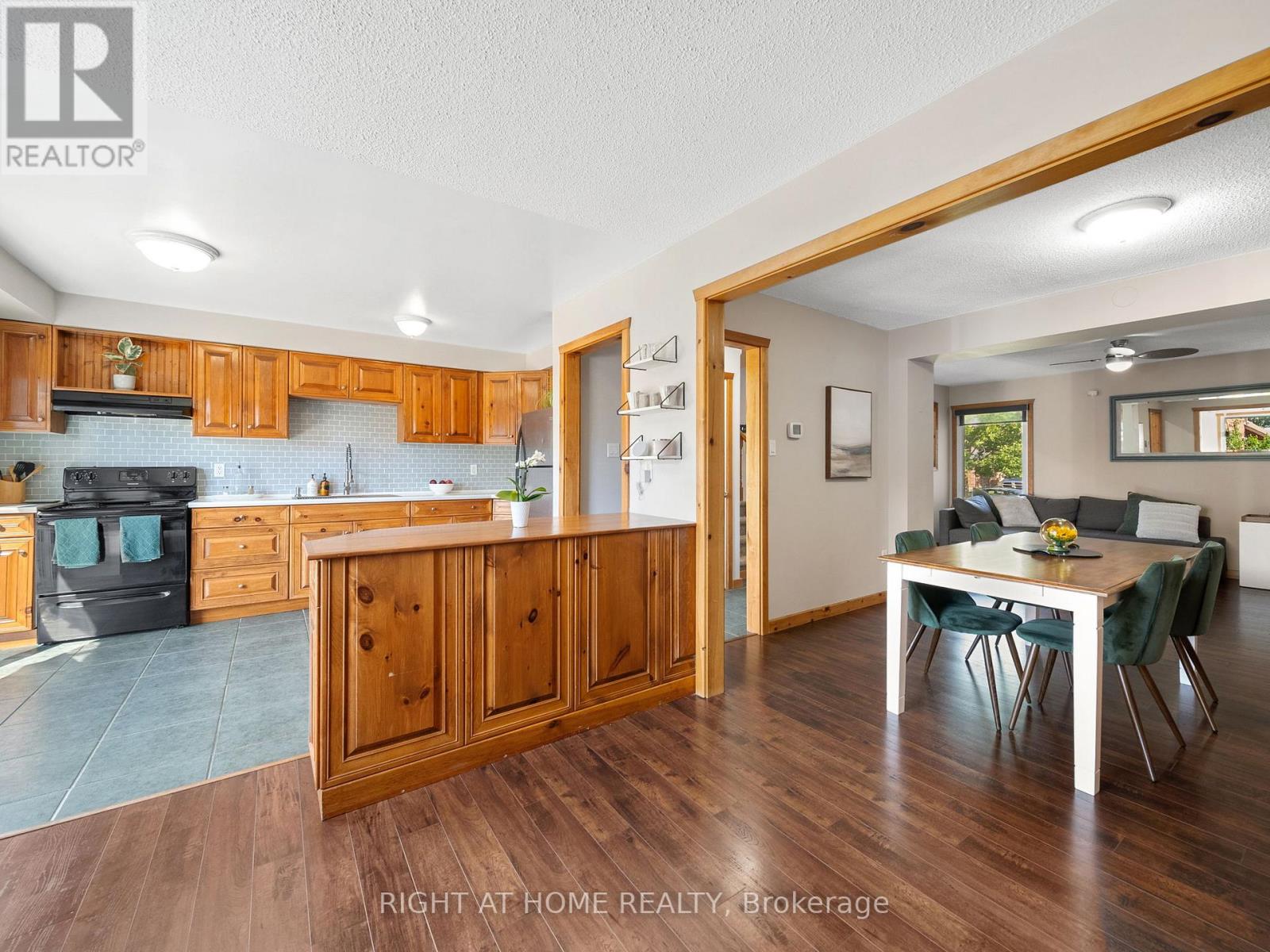 Single Family House for Sale in  DELANEY CRESCENT Barrie (Northwest) 