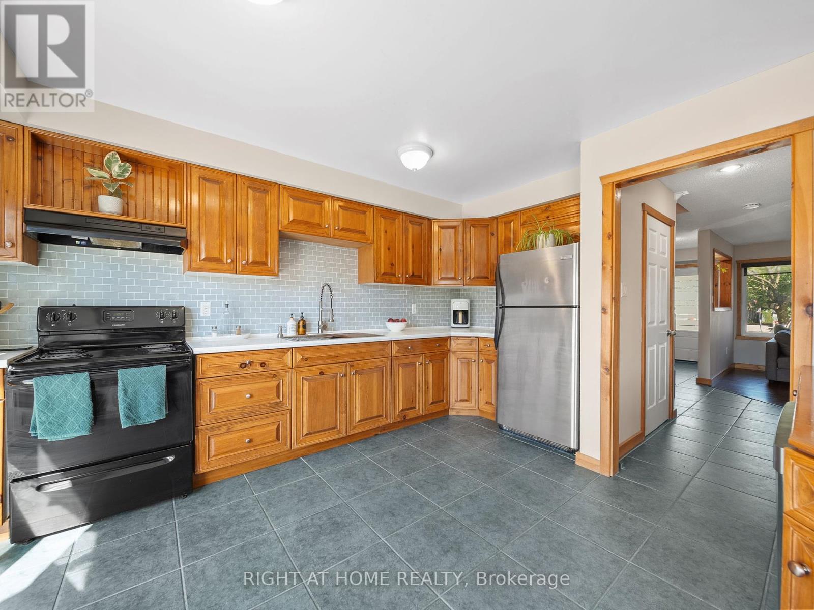 Single Family House for Sale in  DELANEY CRESCENT Barrie (Northwest) 