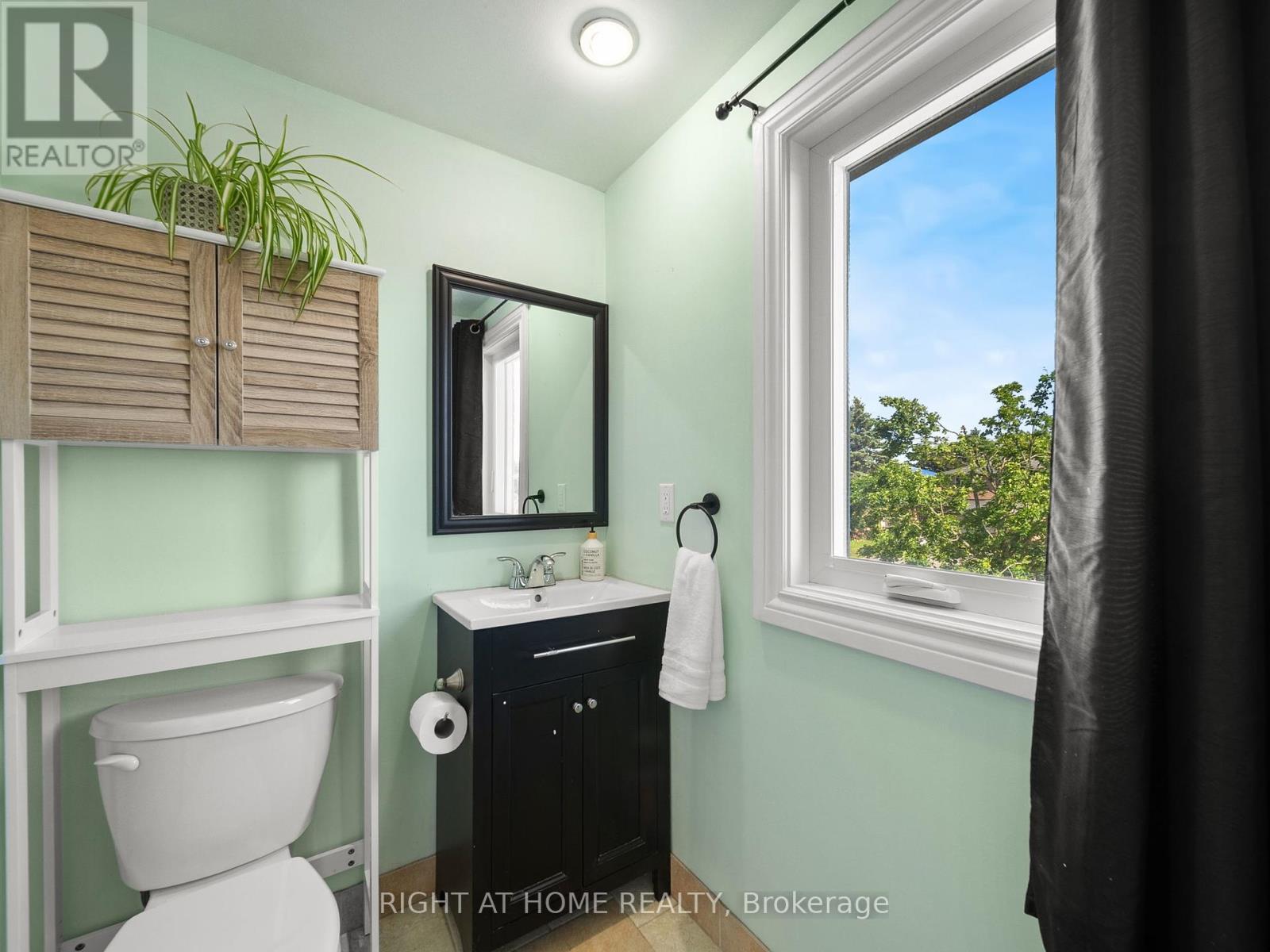 Single Family House for Sale in  DELANEY CRESCENT Barrie (Northwest) 