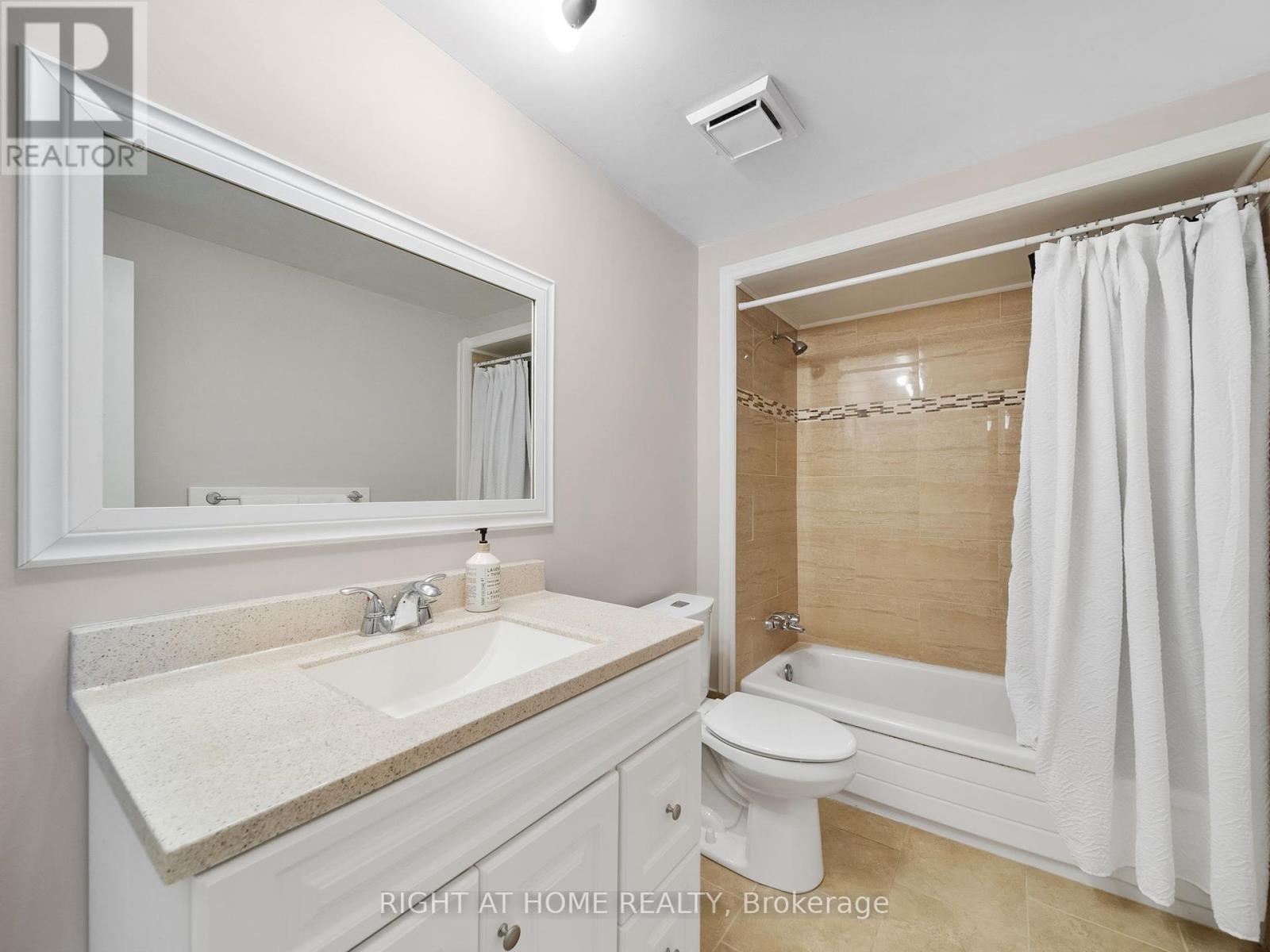 Single Family House for Sale in  DELANEY CRESCENT Barrie (Northwest) 