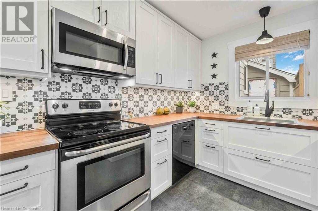 Photo 2 of 433 Davis Street, Port Colborne ON