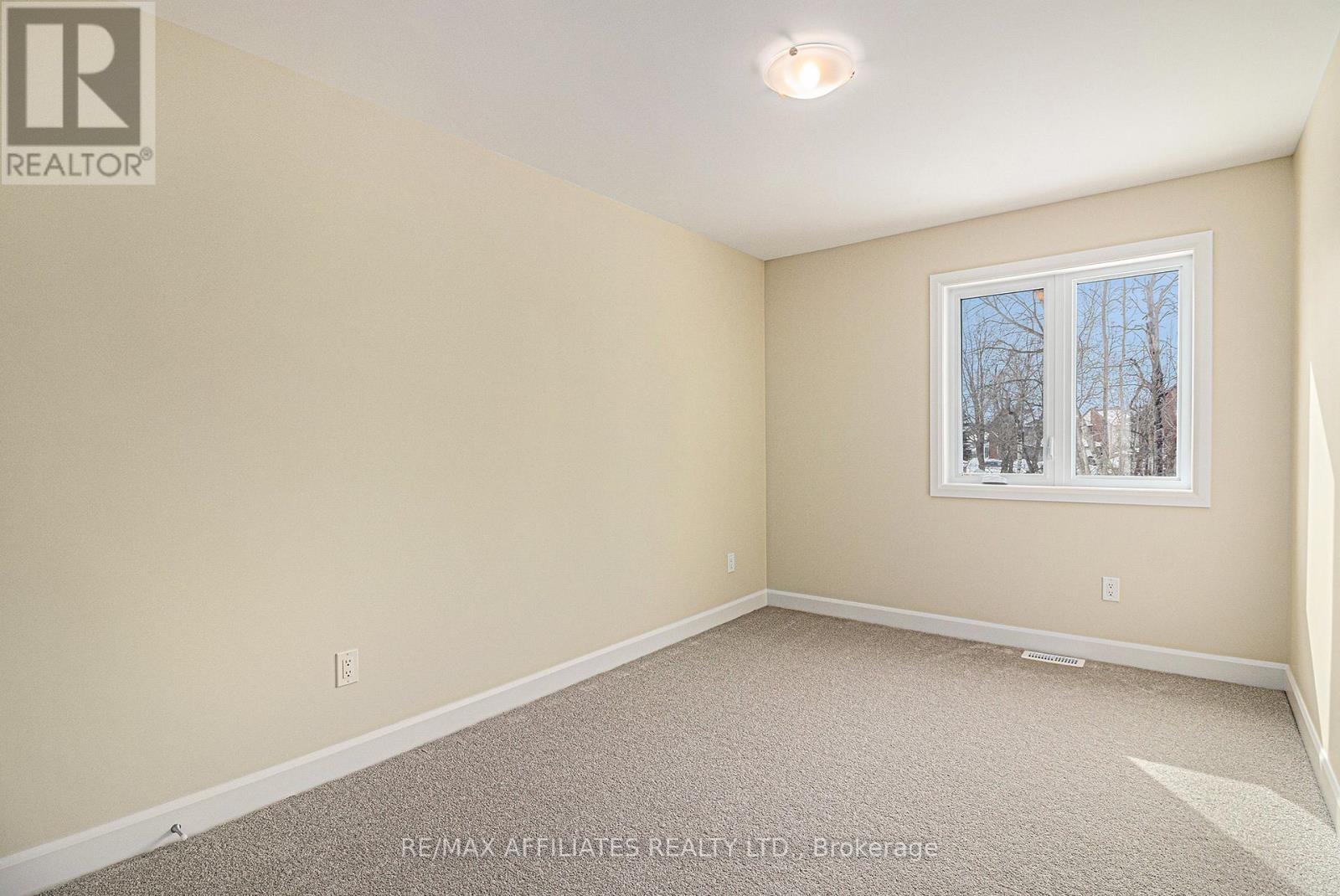 Photo 12 of 361 Voyageur Place, Russell ON