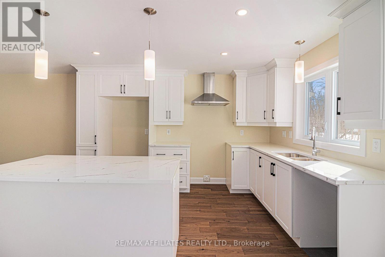 Photo 8 of 361 Voyageur Place, Russell ON