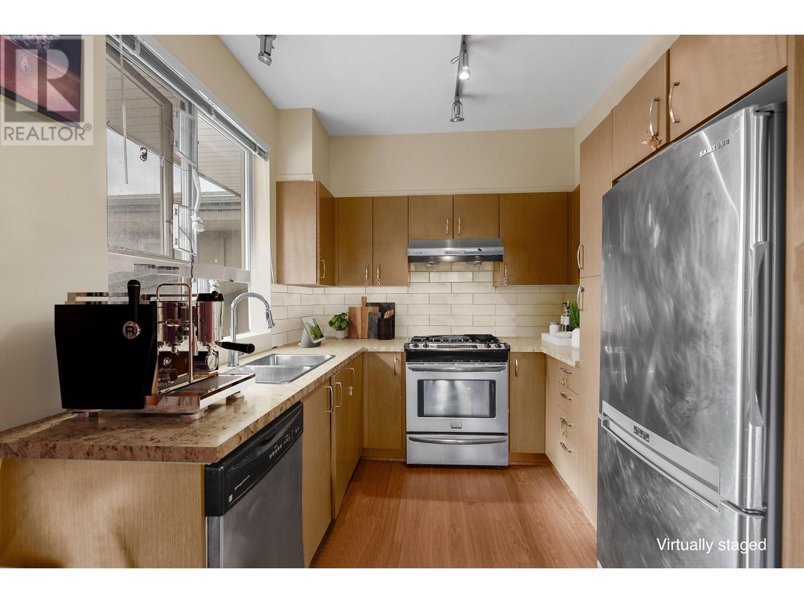 Photo 13 of 403 3105 Lincoln Avenue, Coquitlam BC