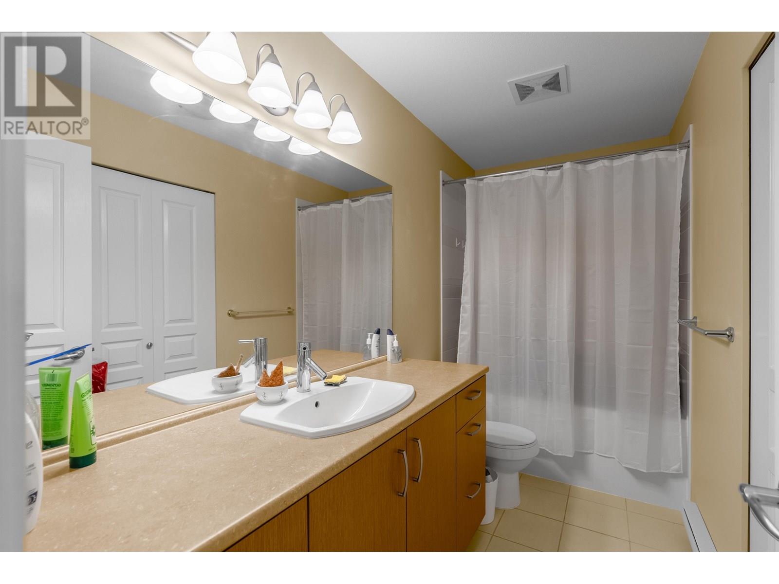 Photo 22 of 403 3105 Lincoln Avenue, Coquitlam BC