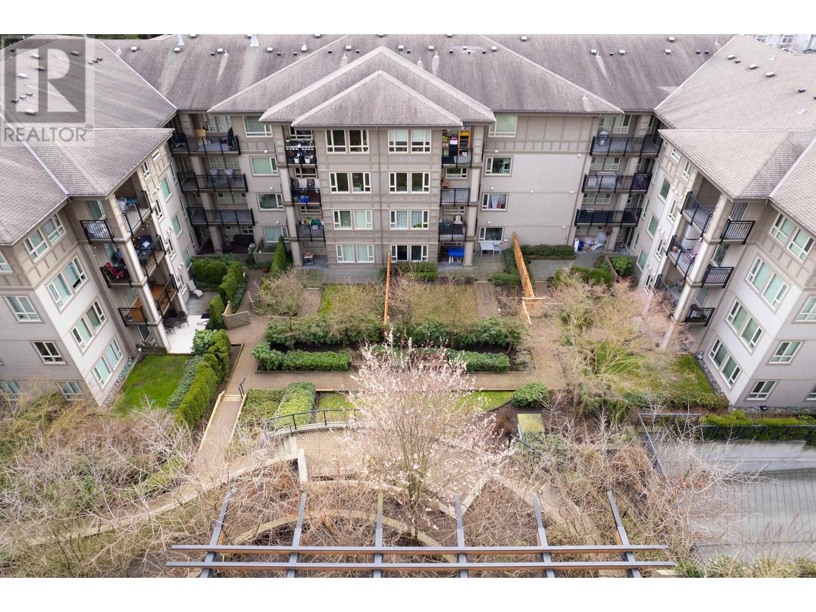Photo 25 of 403 3105 Lincoln Avenue, Coquitlam BC