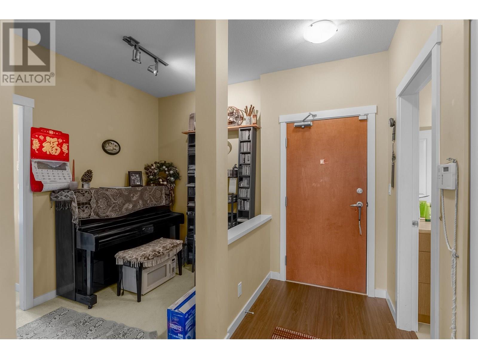 Photo 3 of 403 3105 Lincoln Avenue, Coquitlam BC