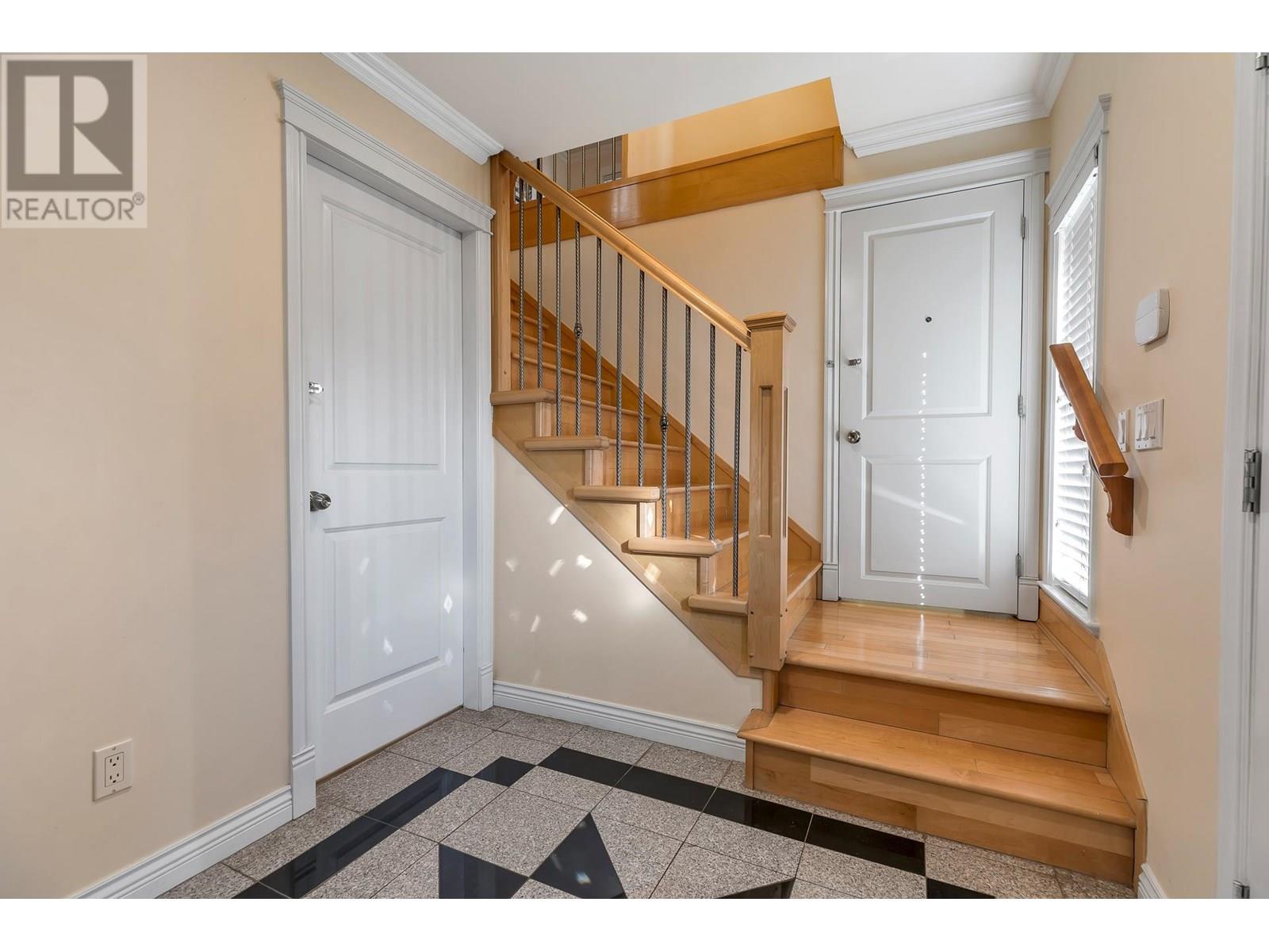 Photo 10 of 7531 Oak Street, Vancouver BC