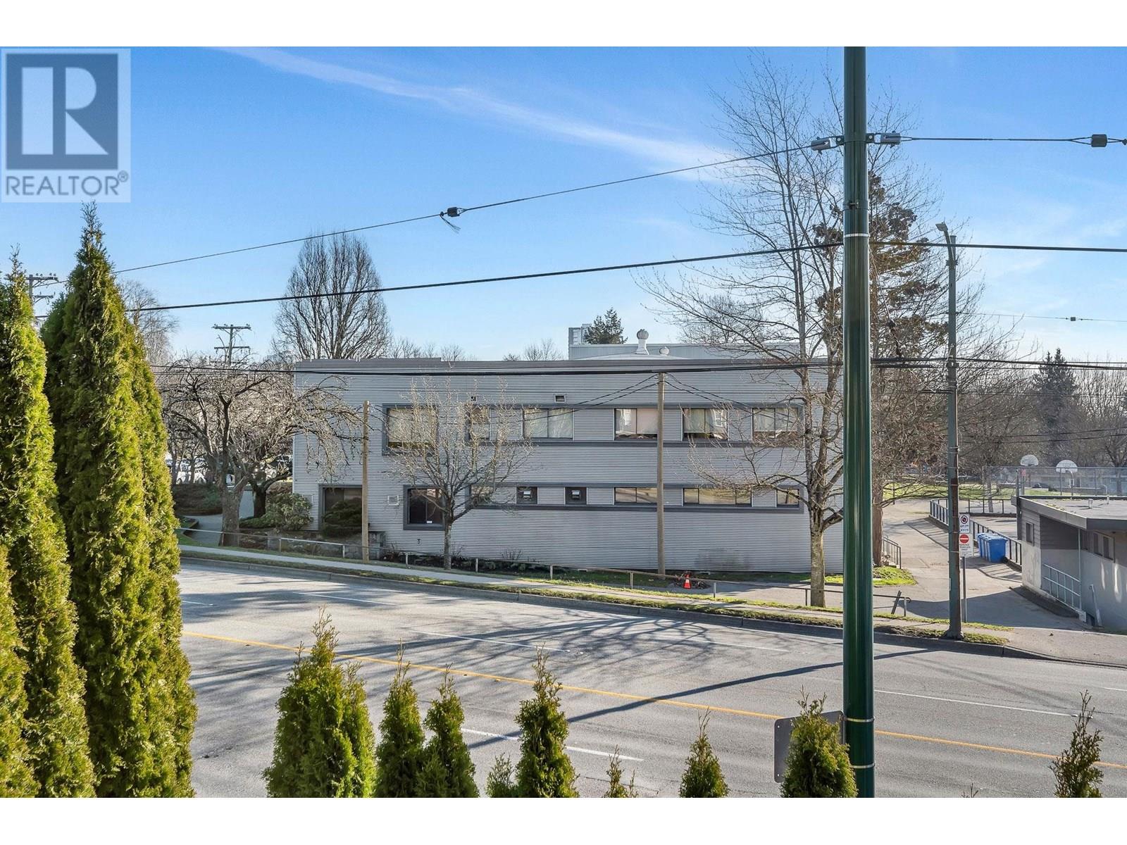 Photo 14 of 7531 Oak Street, Vancouver BC
