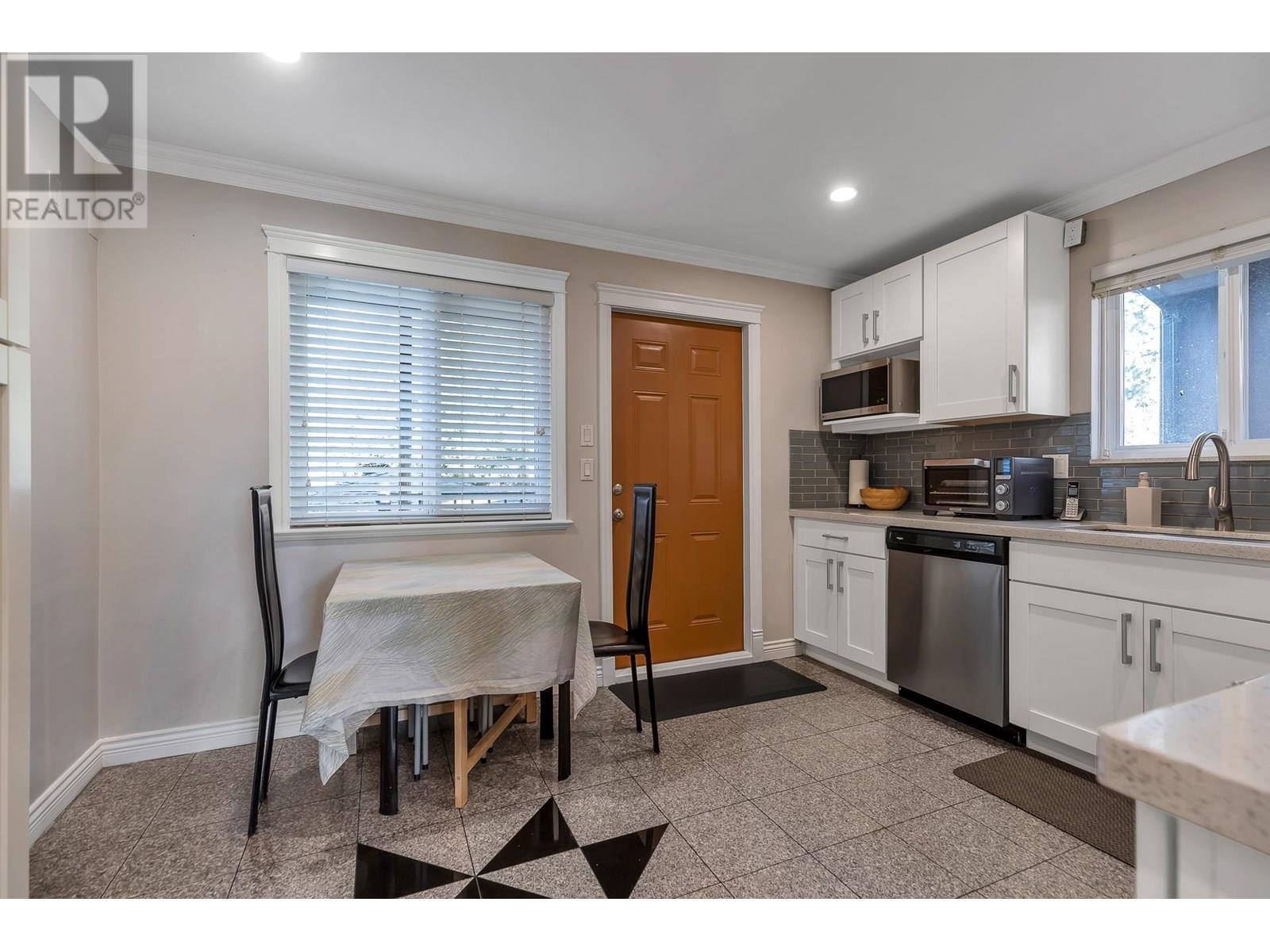 Photo 15 of 7531 Oak Street, Vancouver BC