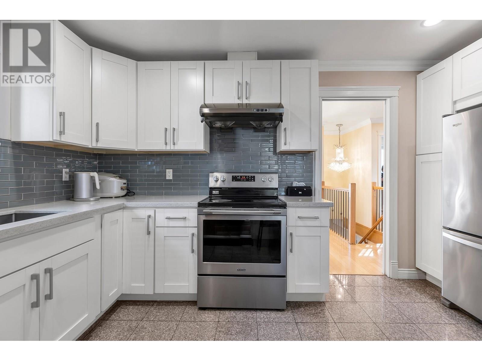 Photo 17 of 7531 Oak Street, Vancouver BC