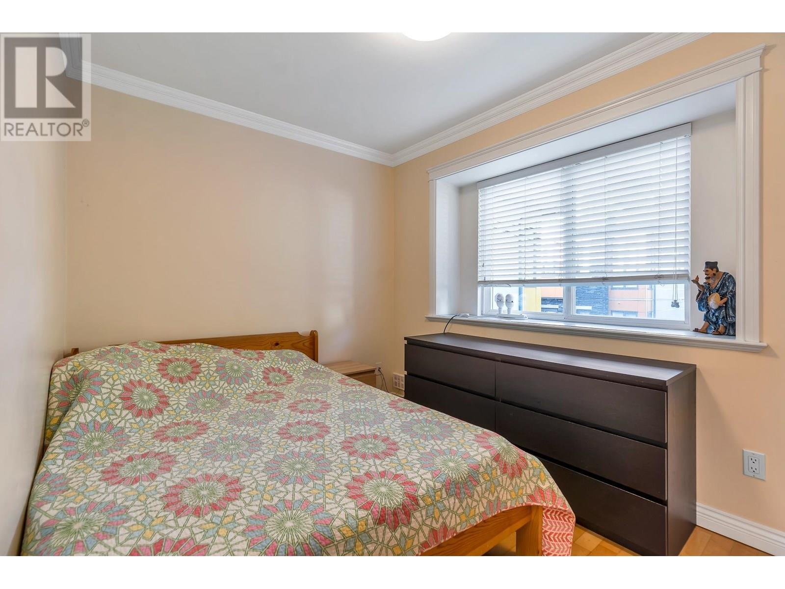 Photo 19 of 7531 Oak Street, Vancouver BC