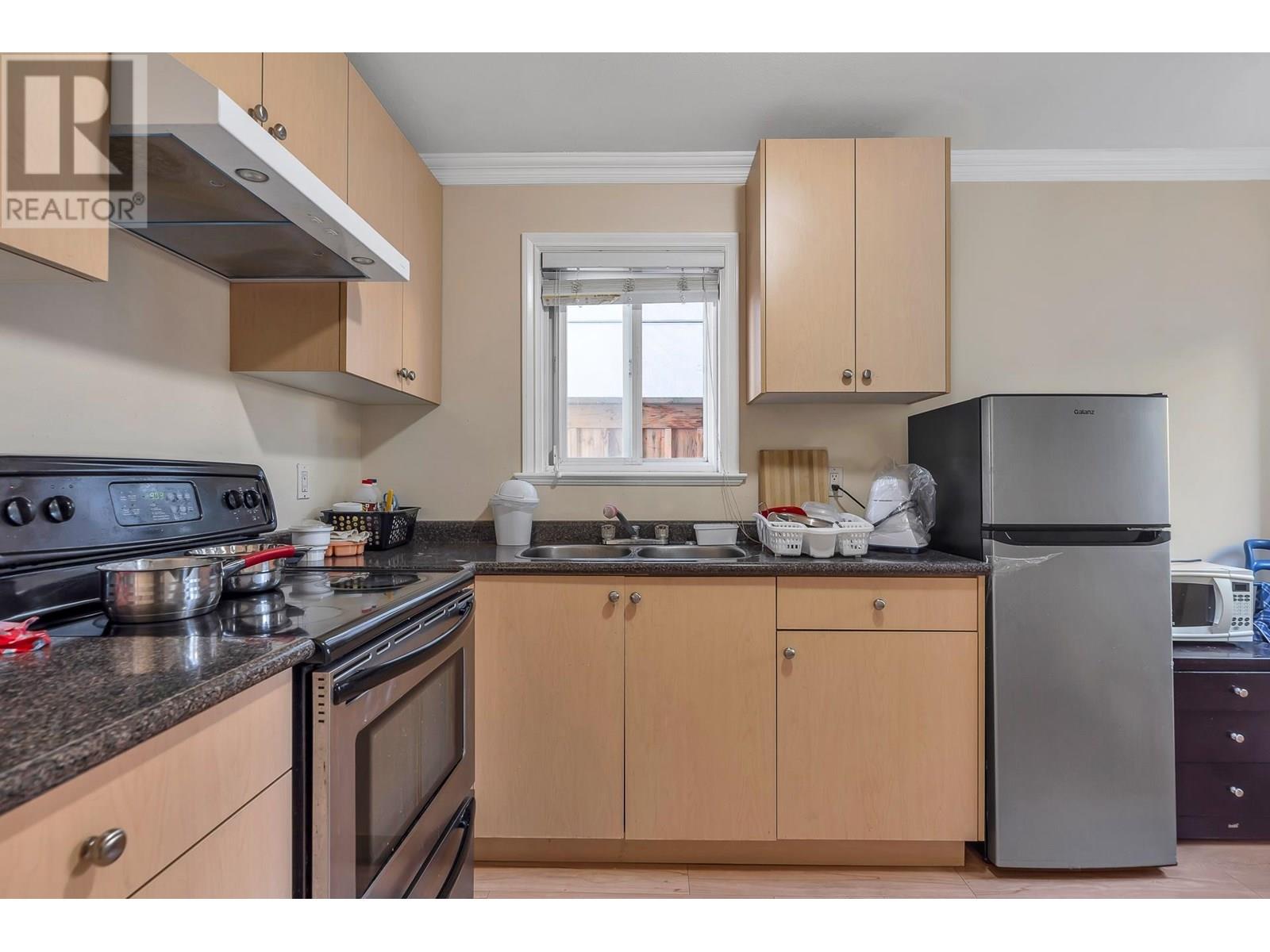 Photo 2 of 7531 Oak Street, Vancouver BC