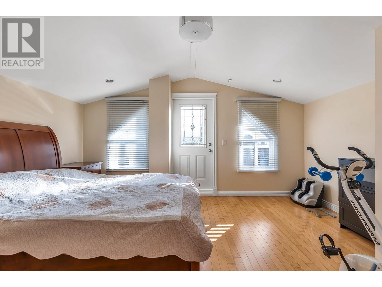 Photo 24 of 7531 Oak Street, Vancouver BC