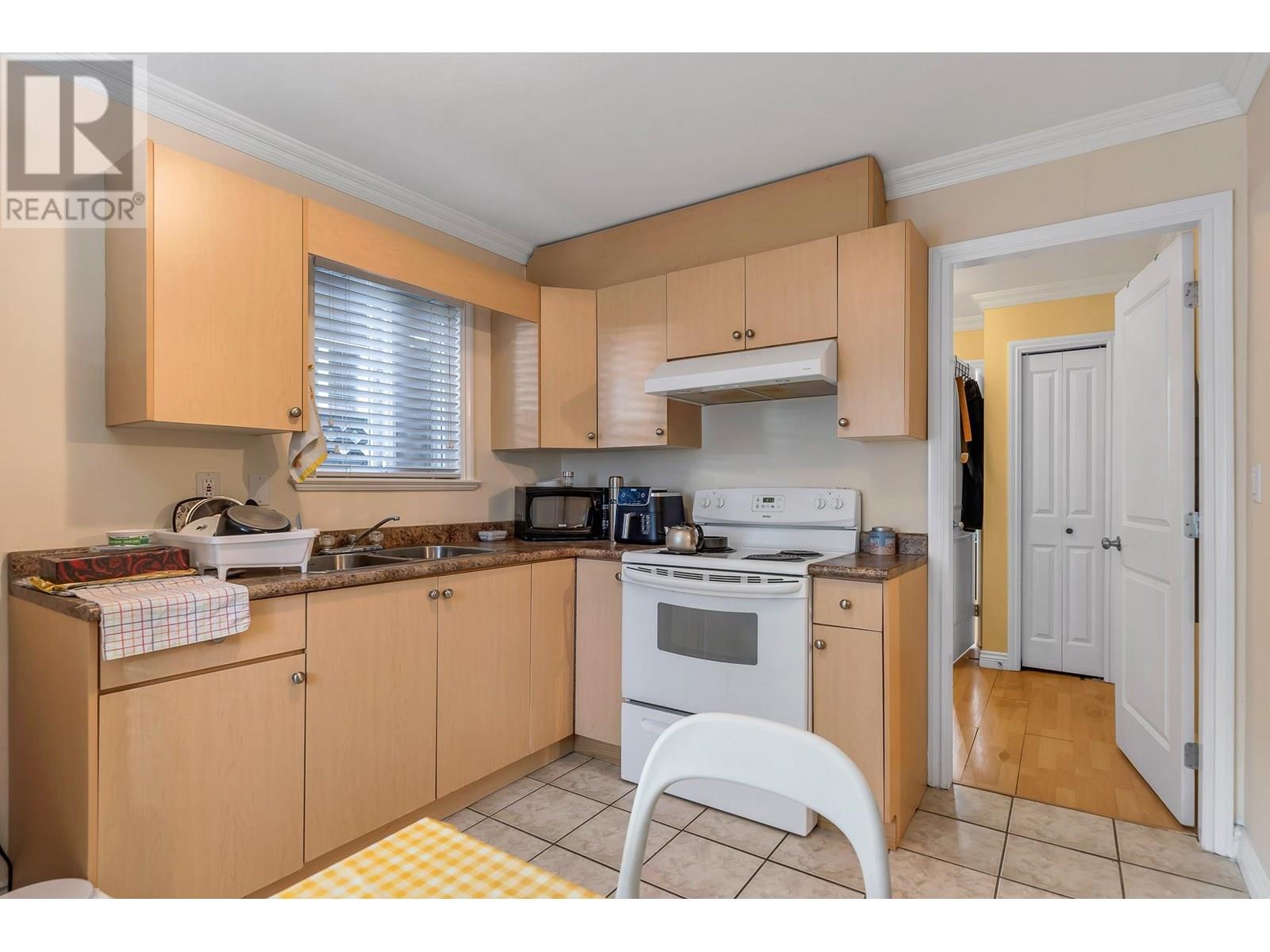 Photo 7 of 7531 Oak Street, Vancouver BC