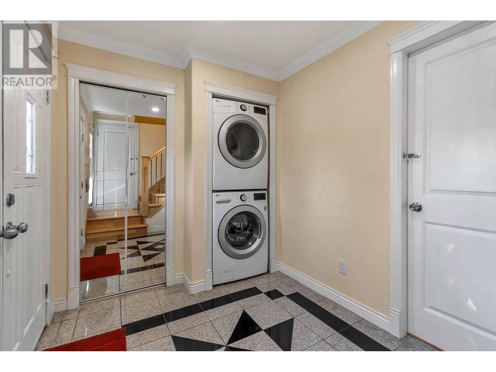 Photo 9 of 7531 Oak Street, Vancouver BC