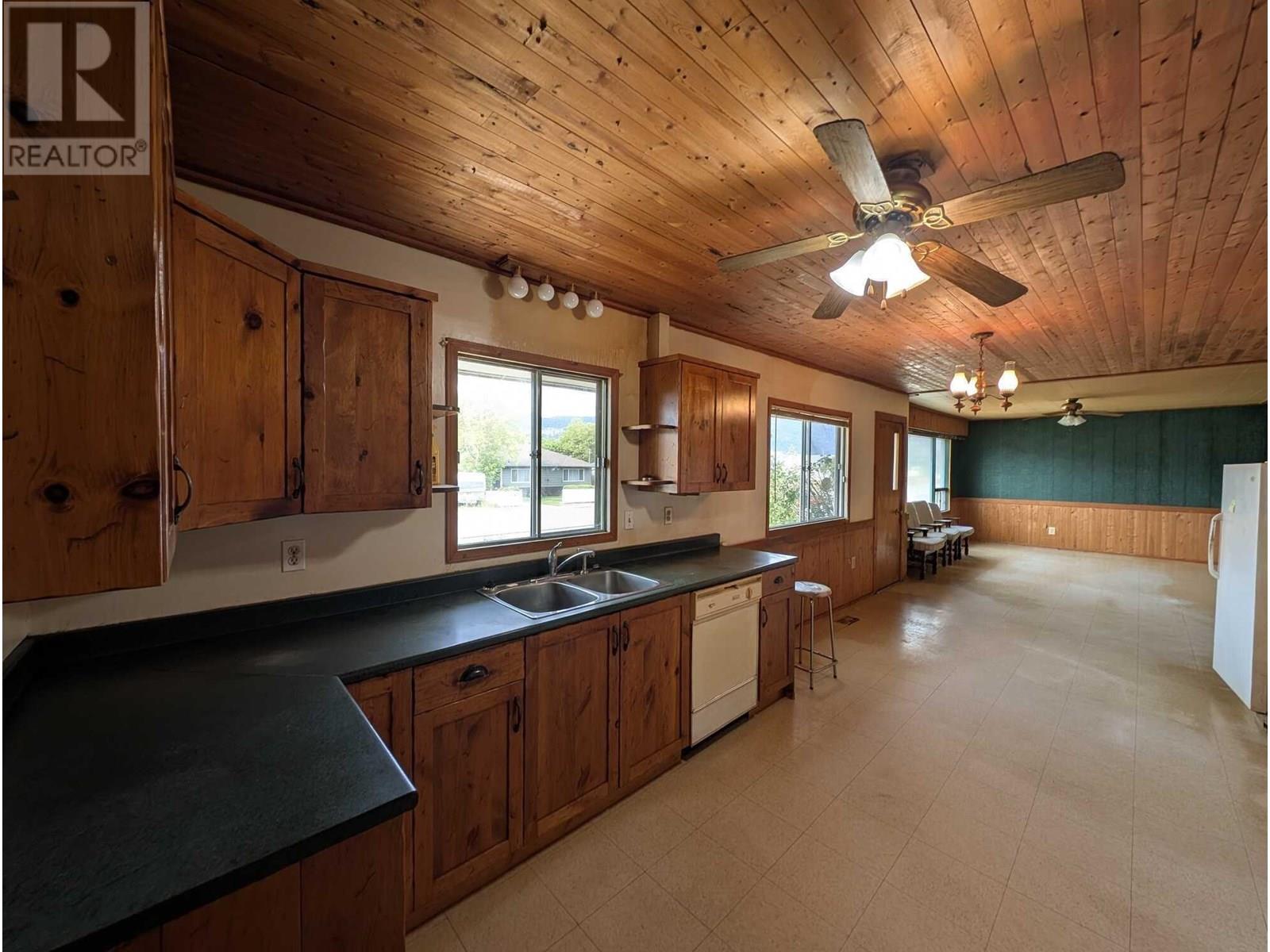 2437 Coutlee Avenue, Merritt