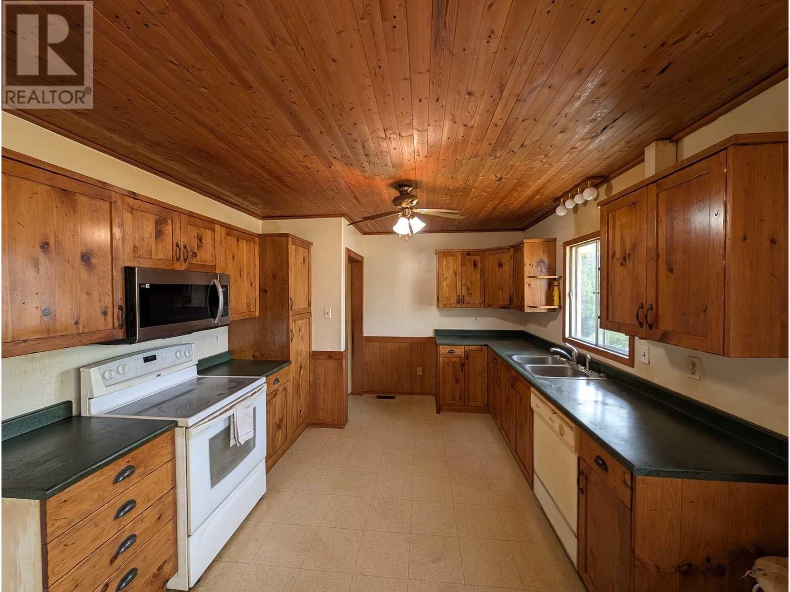 2437 Coutlee Avenue, Merritt