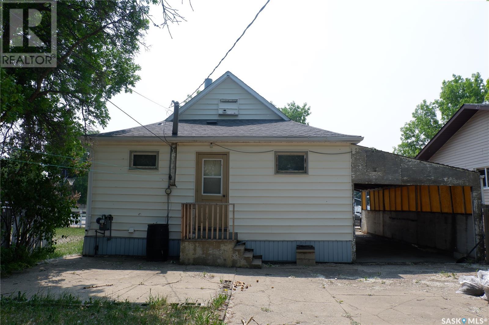 Photo 6 of 508 5th Avenue W, Assiniboia SK