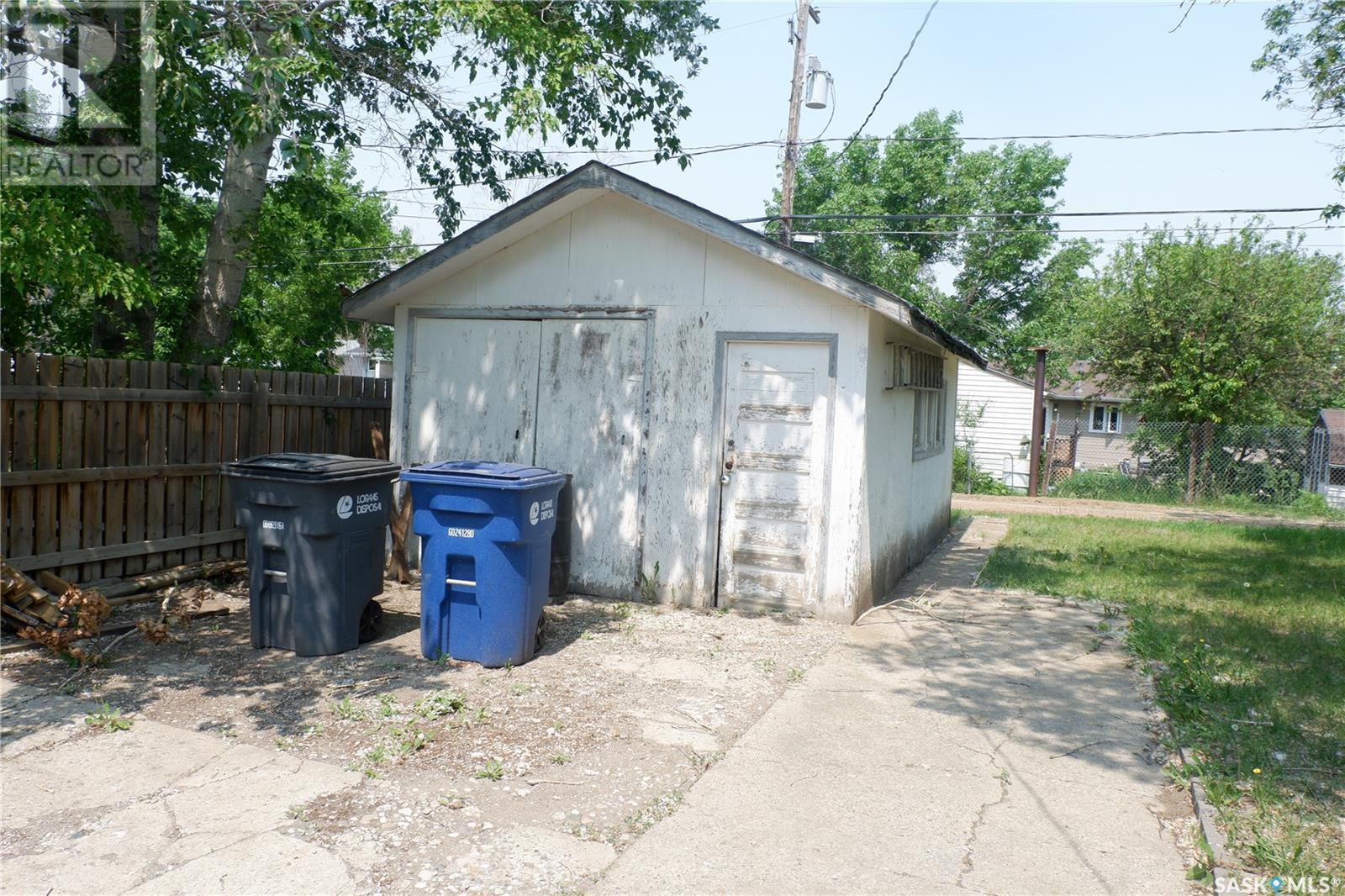 Photo 5 of 508 5th Avenue W, Assiniboia SK