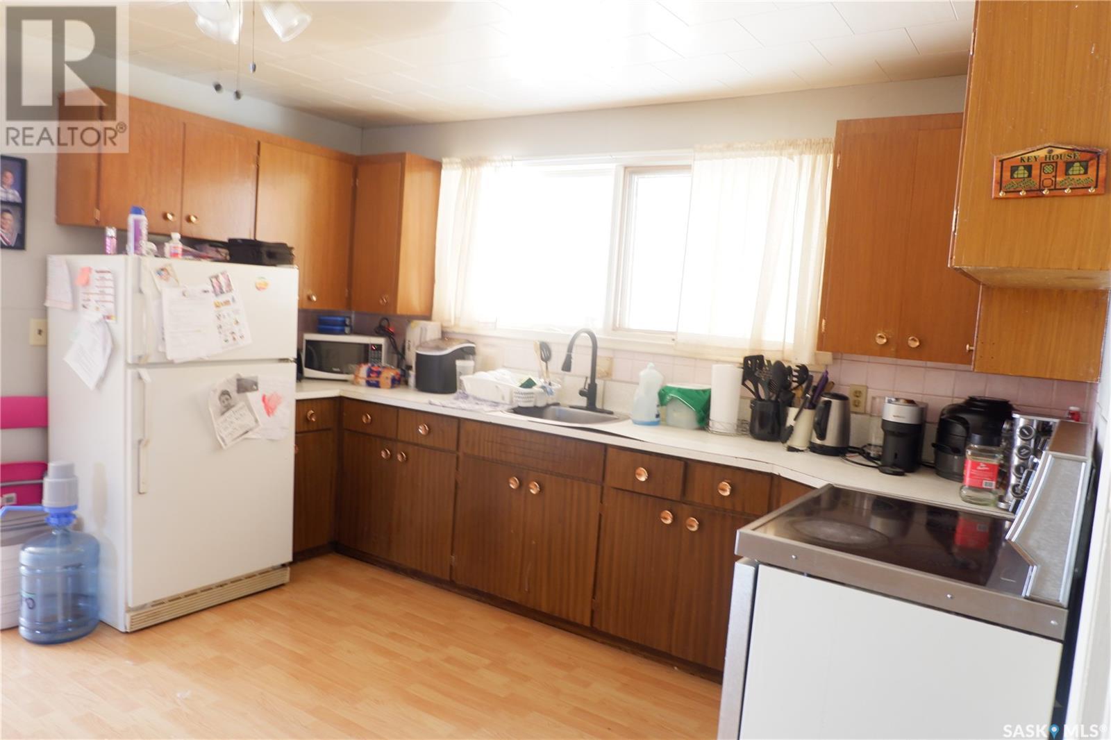 Photo 10 of 508 5th Avenue W, Assiniboia SK
