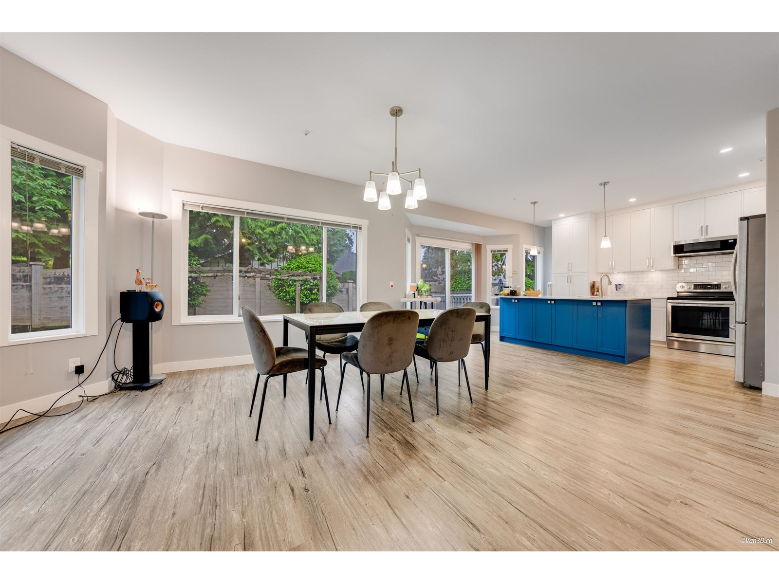 Photo 1 of 11 20750 Telegraph Trail, Langley BC