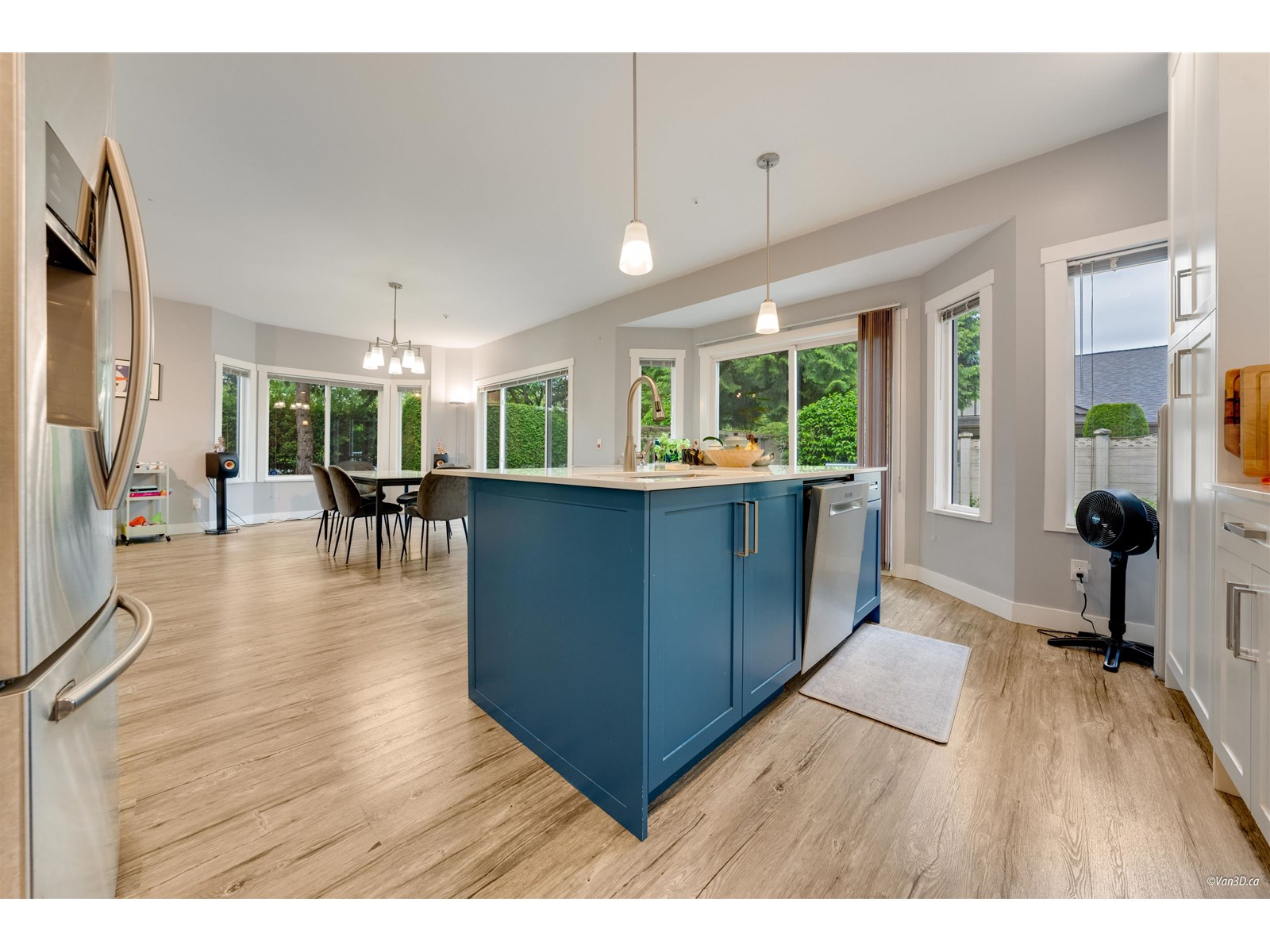 Photo 3 of 11 20750 Telegraph Trail, Langley BC