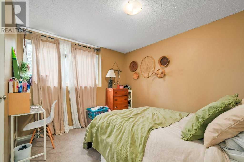 Single Family House Bi-level for Sale in   Hunterview Drive NW Huntington Hills Calgary 