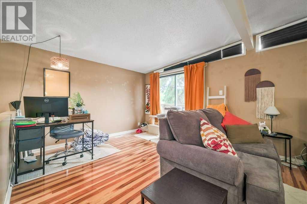 Single Family House Bi-level for Sale in   Hunterview Drive NW Huntington Hills Calgary 
