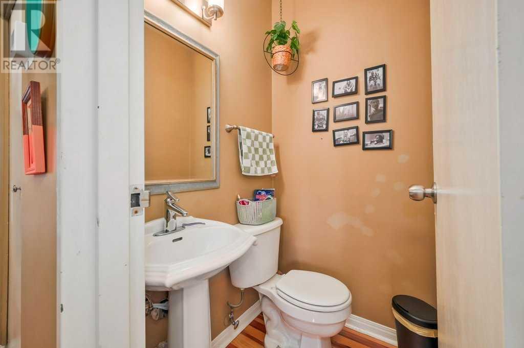 Single Family House Bi-level for Sale in   Hunterview Drive NW Huntington Hills Calgary 