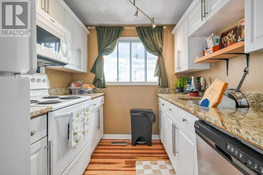 Single Family House Bi-level for Sale in   Hunterview Drive NW Huntington Hills Calgary 