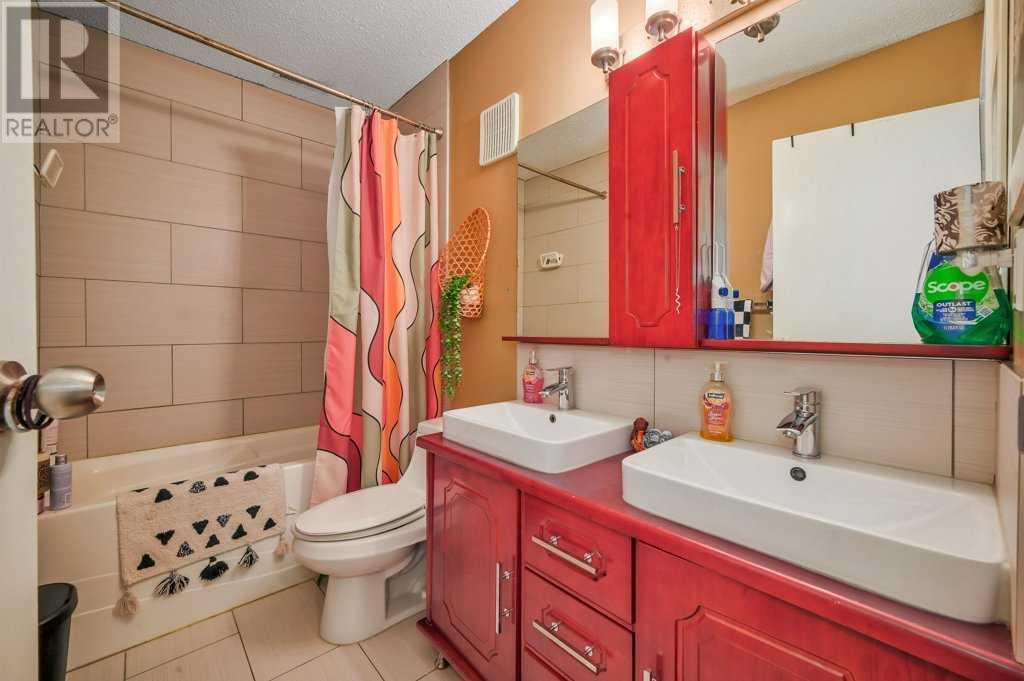 Single Family House Bi-level for Sale in   Hunterview Drive NW Huntington Hills Calgary 