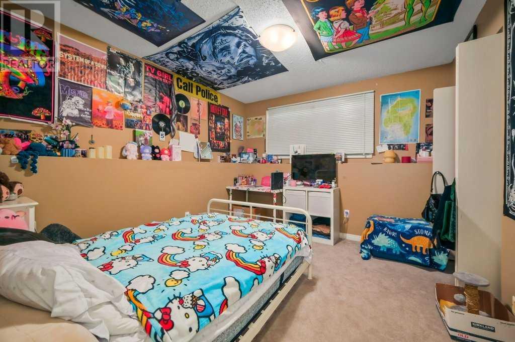 Single Family House Bi-level for Sale in   Hunterview Drive NW Huntington Hills Calgary 