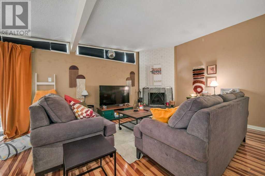 Single Family House Bi-level for Sale in   Hunterview Drive NW Huntington Hills Calgary 