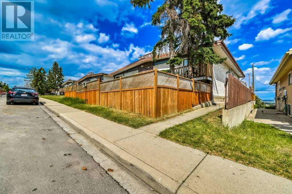 Single Family House Bi-level for Sale in   Hunterview Drive NW Huntington Hills Calgary 