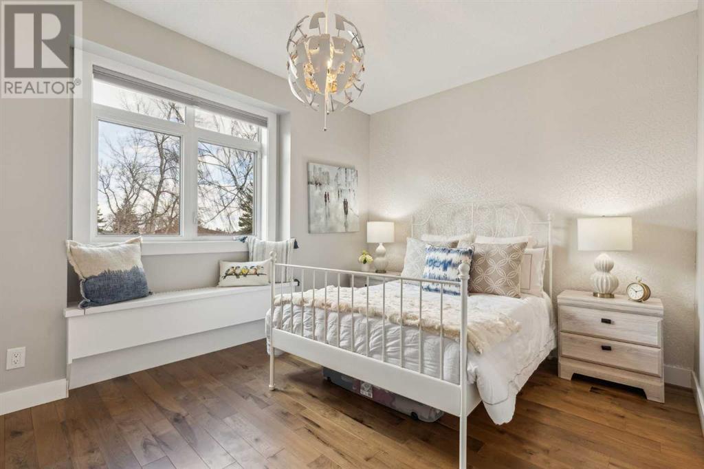 Single Family House Bungalow for Sale in  Glenmount Crescent SW Glendale Calgary 