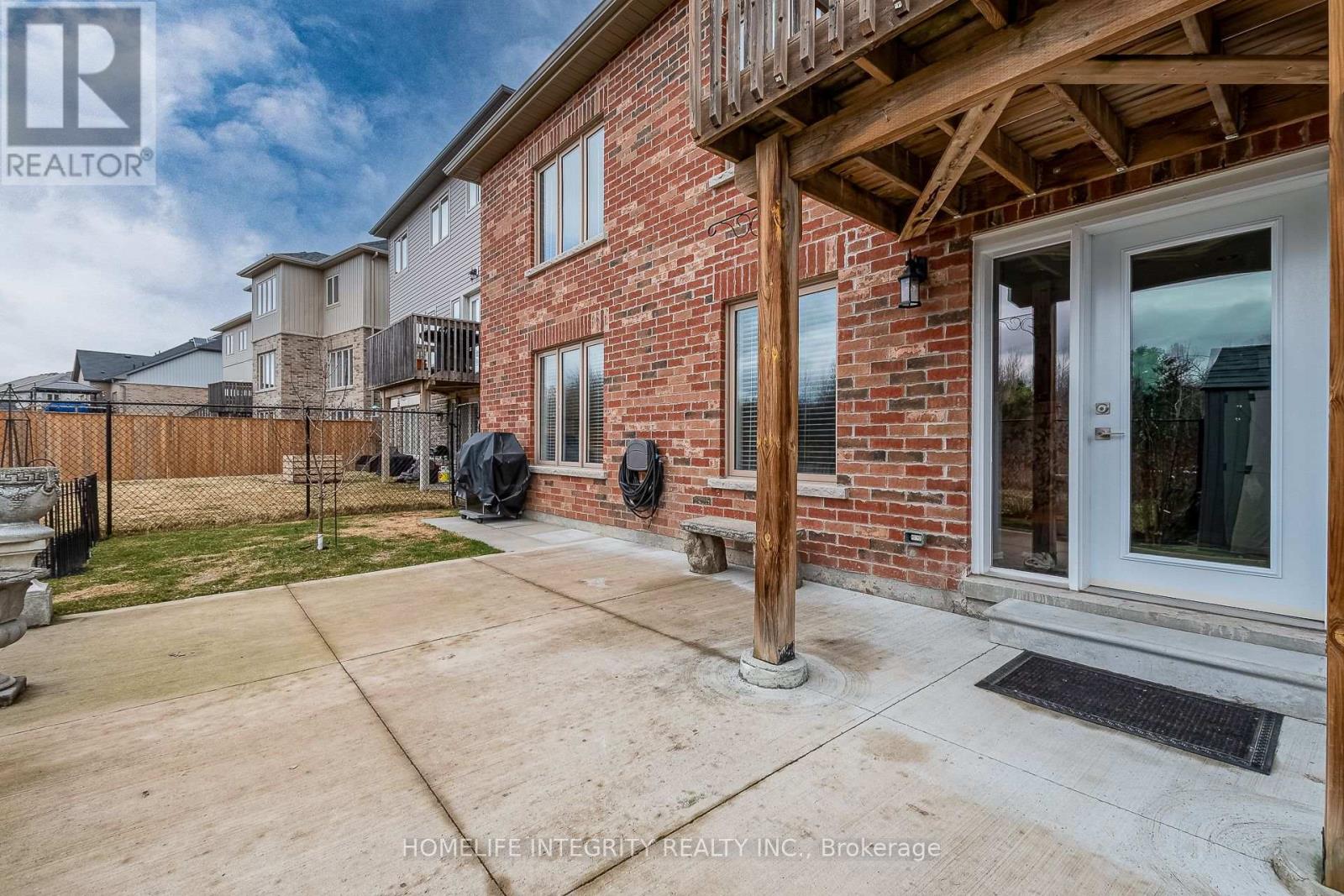 Photo 24 of 171 Gold Park Gate, Essa ON
