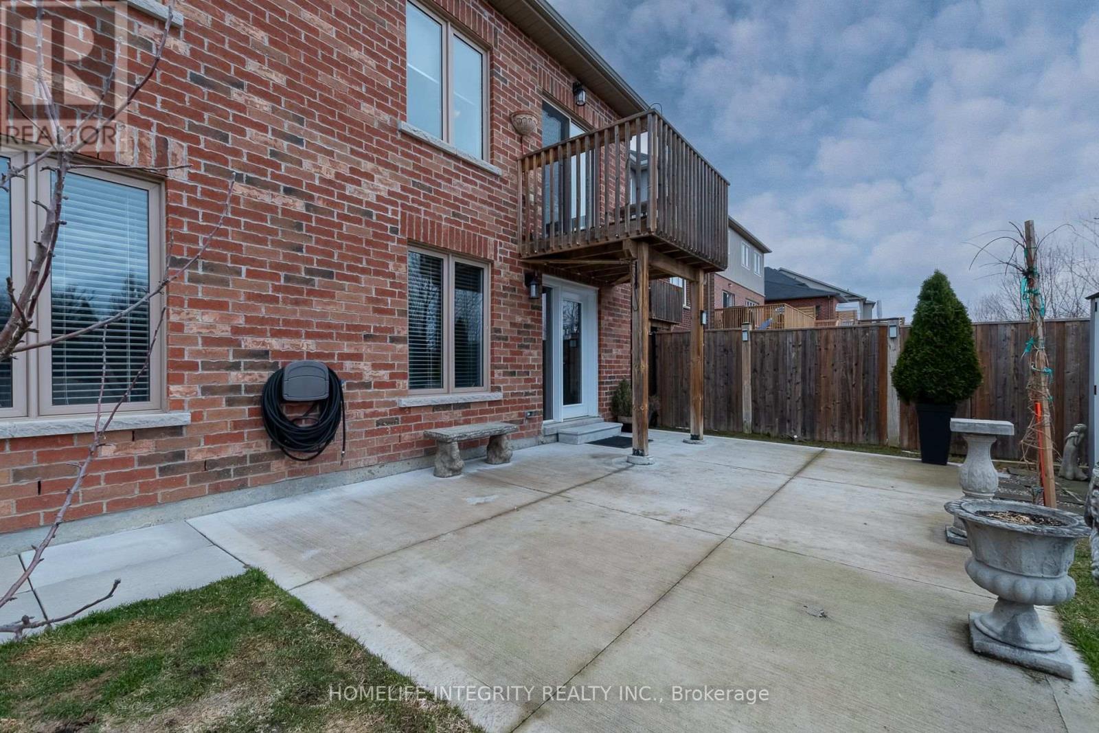Photo 5 of 171 Gold Park Gate, Essa ON