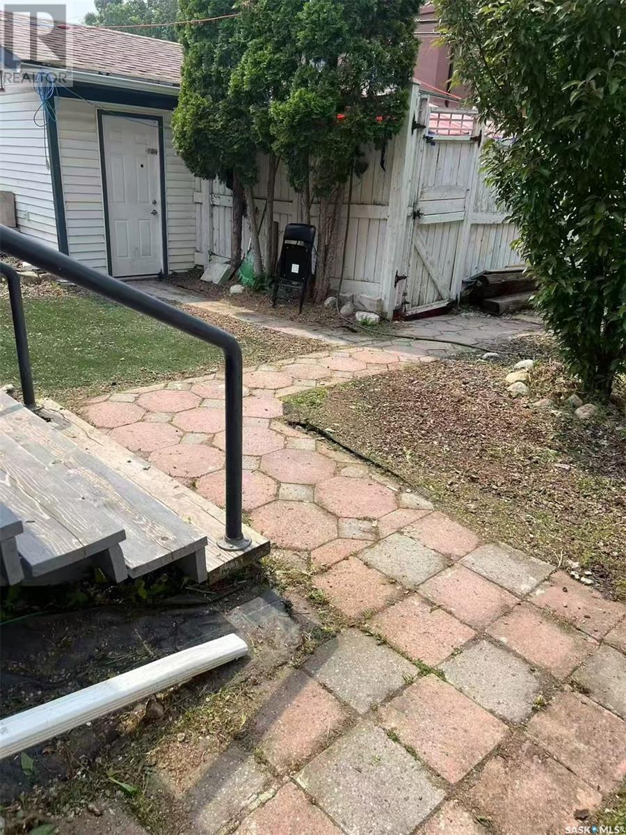 Photo 3 of 2220 Lorne Street, Regina SK