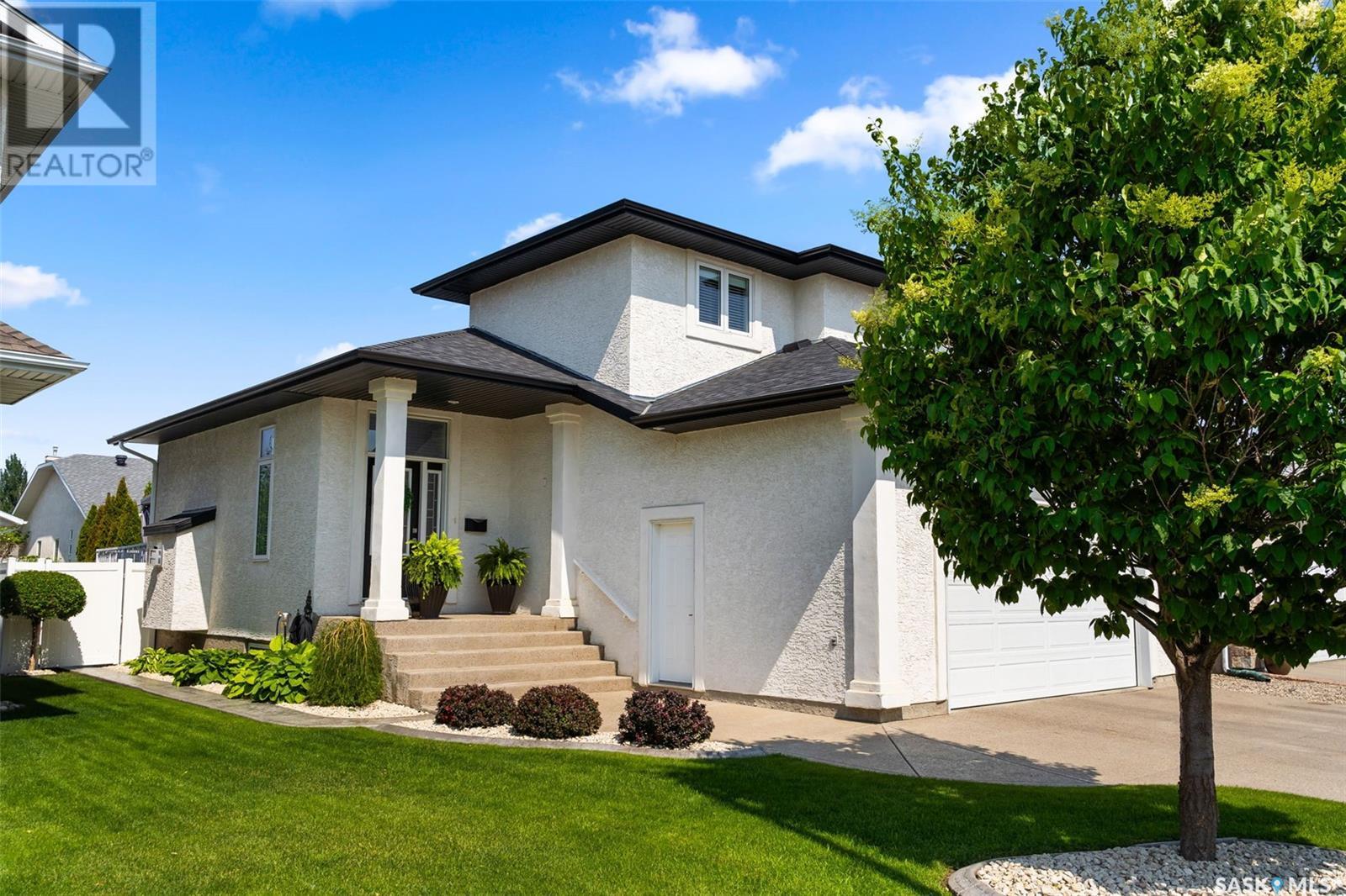 Single Family House 2 Level for Sale in  St Andrews ROAD Regina 
