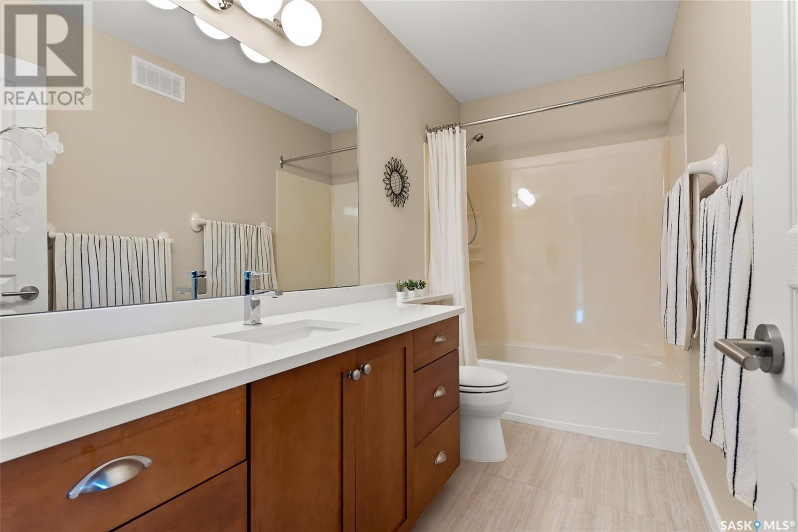 Single Family House 2 Level for Sale in  St Andrews ROAD Regina 